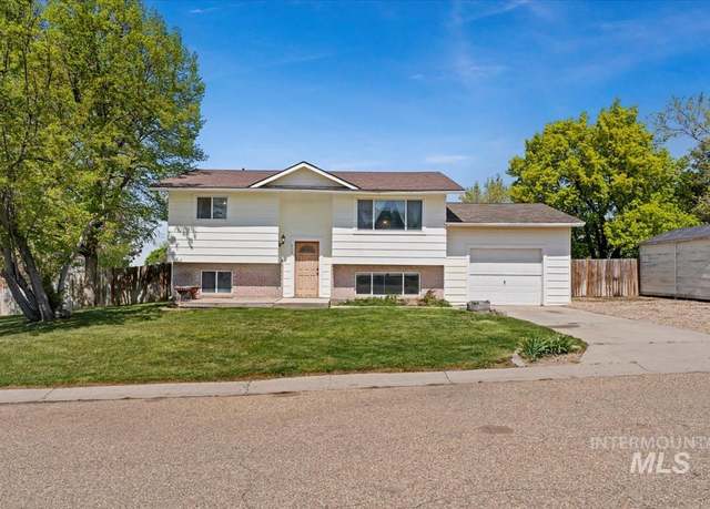 Property at 9176 Randolph Dr, Nampa, ID 83686, 4 beds, 2 baths