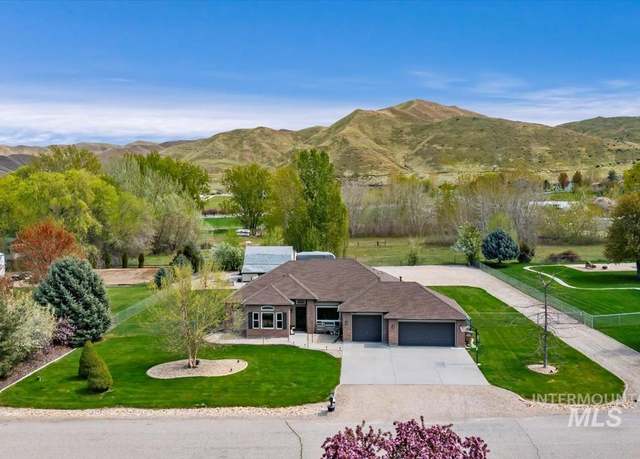 Property at 760 Celeste Dr, Emmett, ID 83617-9040, 3 beds, 2 baths