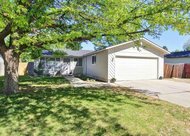 Property at 2182 N Constantine, Boise, ID 83704, 3 beds, 2 baths