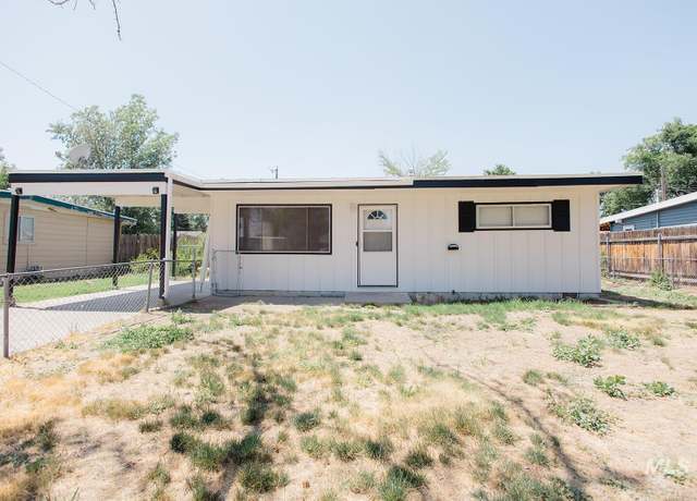 Property at 690 S 13th E, Mountain Home, ID 83647, 2 beds, 1 bath