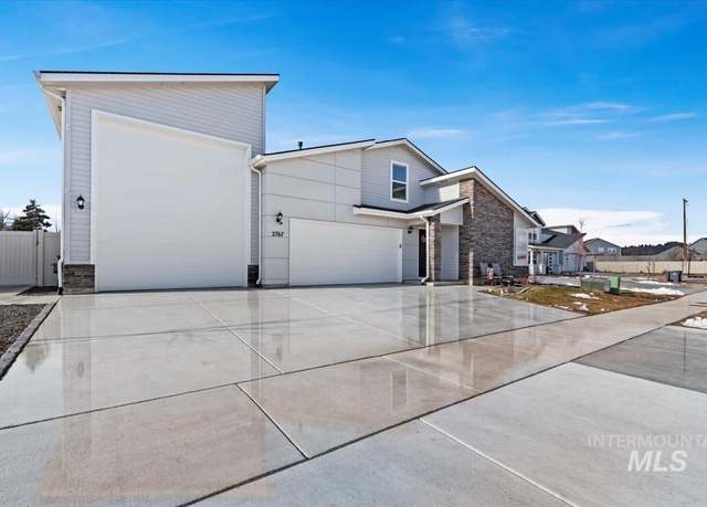 Property at 2767 N Ice Fire Pl, Star, ID 83669, 4 beds, 2 baths