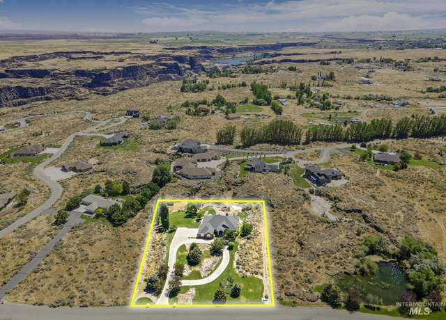 Property at 4098 Hidden Lakes Dr, Kimberly, ID 83341, 4 beds, 2.5 baths