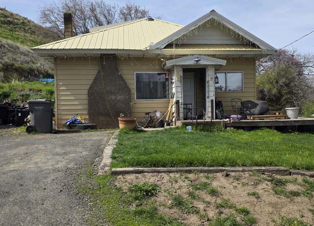 Property at 560 8th St, Pomeroy, WA 99347, 4 beds, 1 bath