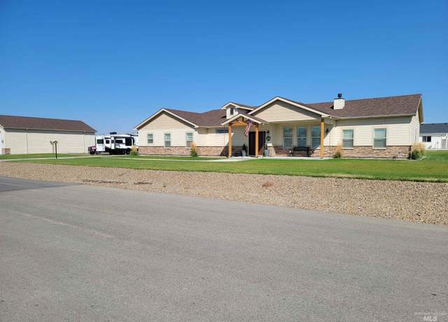 Property at 4505 NW Purple Sage Cir, Mountain Home, ID 83647, 3 beds, 2.5 baths