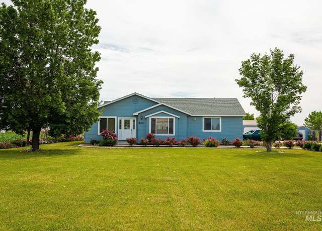 Property at 900 S Robinson Rd, Nampa, ID 83687, 5 beds, 2.5 baths