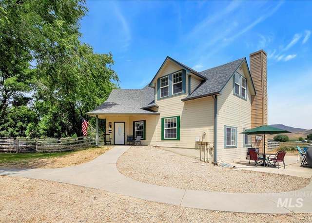 Property at 378 E Black Canyon Hwy, Emmett, ID 83617, 5 beds, 2 baths