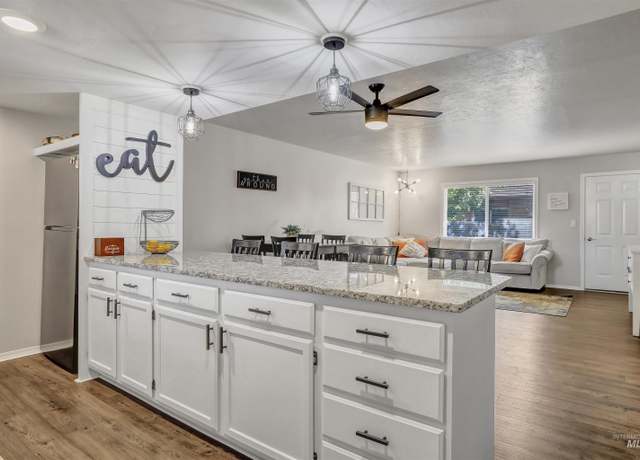 Property at 275 Elaine Ave #2, Twin Falls, ID 83301, 3 beds, 2 baths