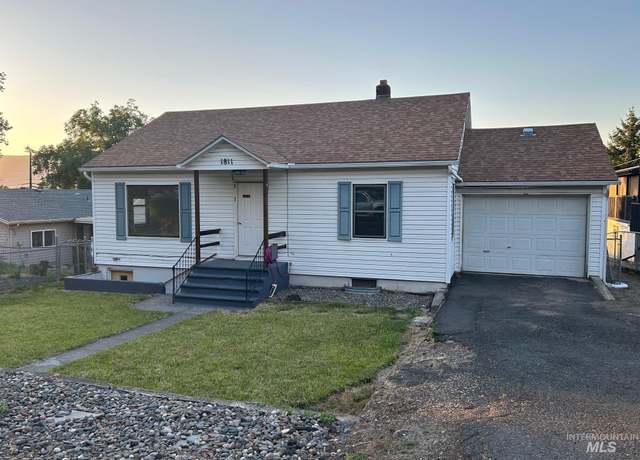 Property at 1811 17th Ave, Lewiston, ID 83501, 4 beds, 2 baths