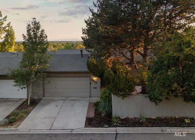 Property at 4917 N Wildrye Dr, Boise, ID 83703-3819, 4 beds, 3 baths