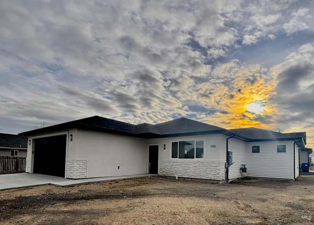 Property at 1199 Saddle, Filer, ID 83328, 3 beds, 2 baths