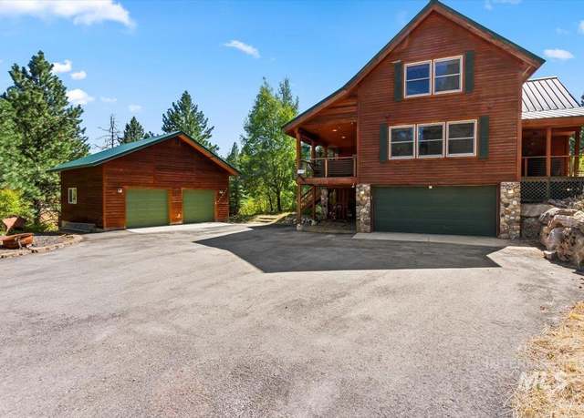 Property at 8 Condor Cir, Boise, ID 83716, 4 beds, 2 baths