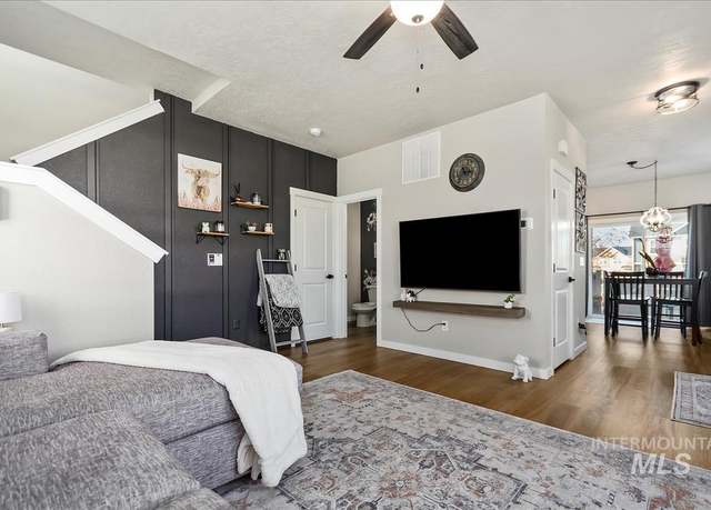 Property at 5938 S Jessenia Ln, Boise, ID 83709, 3 beds, 2.5 baths