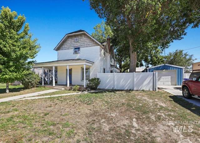 Property at 210 N 3rd St, Parma, ID 83660, 3 beds, 2 baths
