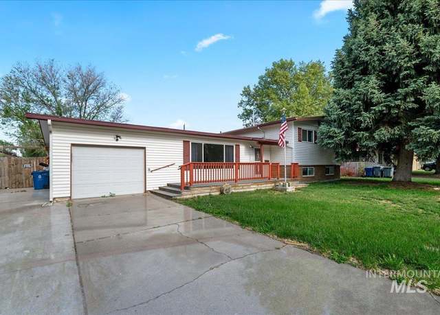Property at 1115 N 6th E, Mountain Home, ID 83647-2033, 4 beds, 2 baths