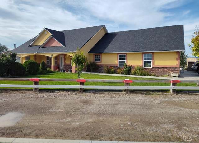 Property at 842 W 400 S, Heyburn, ID 83336, 4 beds, 2 baths