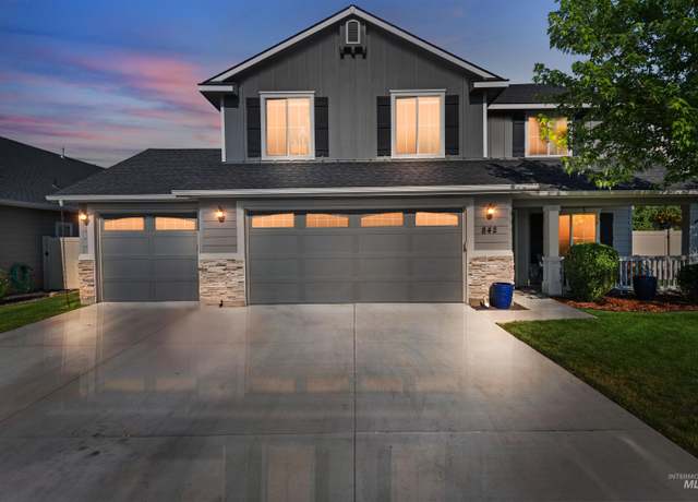 Property at 842 N Center Way, Star, ID 83669, 5 beds, 3 baths