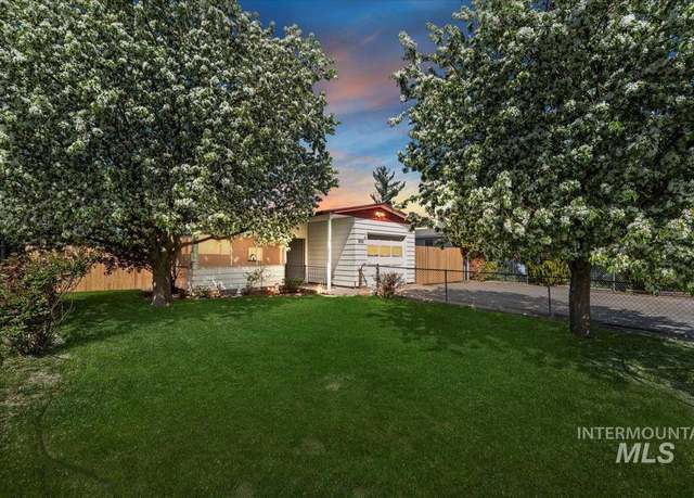Property at 205 Erickson Ave, Emmett, ID 83617, 3 beds, 1 bath