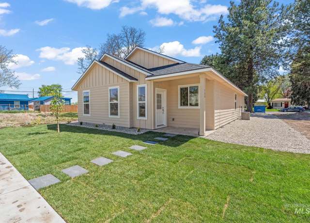 Property at 780 S 3rd St W, Mountain Home, ID 83647, 3 beds, 2 baths