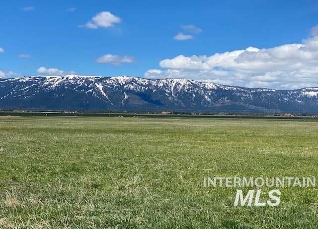 Property at 15 Ringo Ln, Donnelly, ID 83615