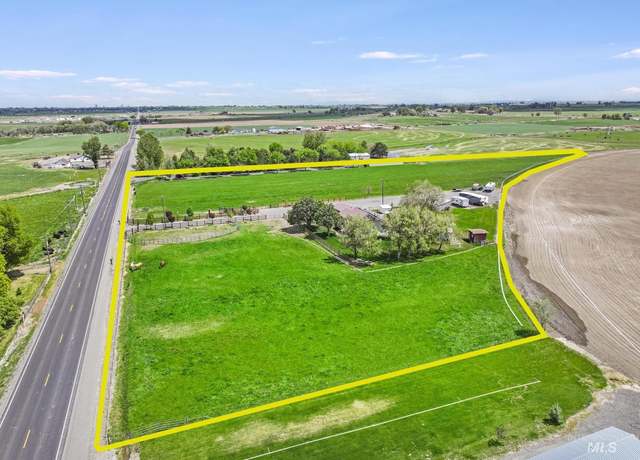 Property at 1143 E 4100 N, Buhl, ID 83316, 6 beds, 3 baths