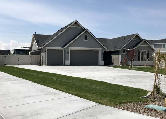 Property at 1635 Spring Creek Ave, Middleton, ID 83644-5791, 3 beds, 2.5 baths
