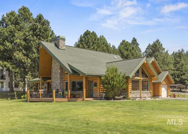 Property at 135 Par Dr, Cascade, ID 83611, 3 beds, 2 baths