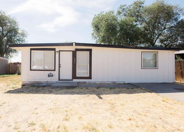 Property at 840 S 12th E, Mountain Home, ID 83647-3527, 3 beds, 2 baths