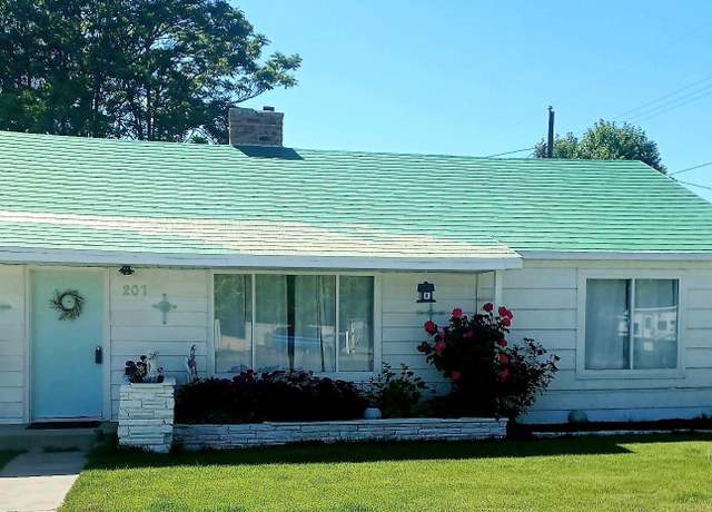 Property at 207 N Main St, Homedale, ID 83628, 3 beds, 1 bath