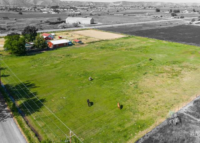 Property at 1671 Airport Rd, Emmett, ID 83617, 3 beds, 1 bath