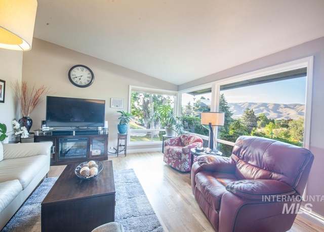 Property at 520 21st Ave, Lewiston, ID 83501, 3 beds, 1.5 baths