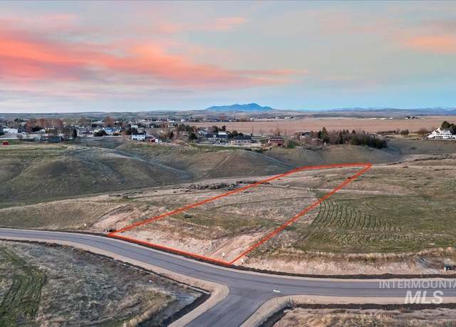 Property at 8122 Quail Hollow Dr, Middleton, ID 83644