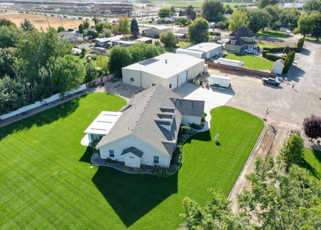 Property at 8959 Dutch Ln, Nampa, ID 83687, 3 beds, 2.5 baths