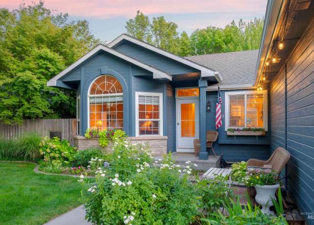 Property at 4089 W Blue Creek Dr, Meridian, ID 83642, 4 beds, 2 baths