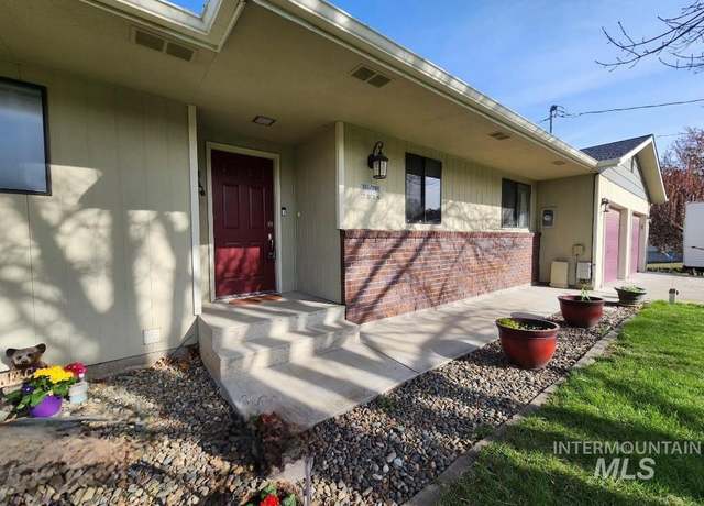 Property at 2835 24th St, Clarkston, WA 99403, 4 beds, 3 baths