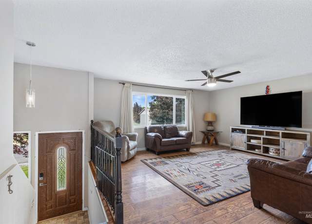Property at 1806 Powers Dr, Lewiston, ID 83501, 4 beds, 2 baths