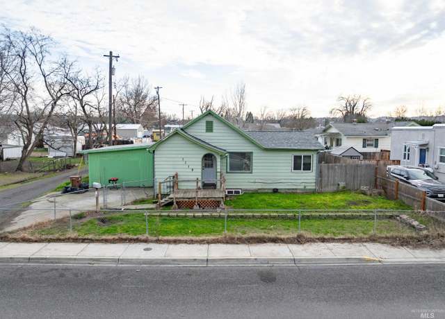 Property at 1119 Fair St, Clarkston, WA 99403, 3 beds, 2 baths