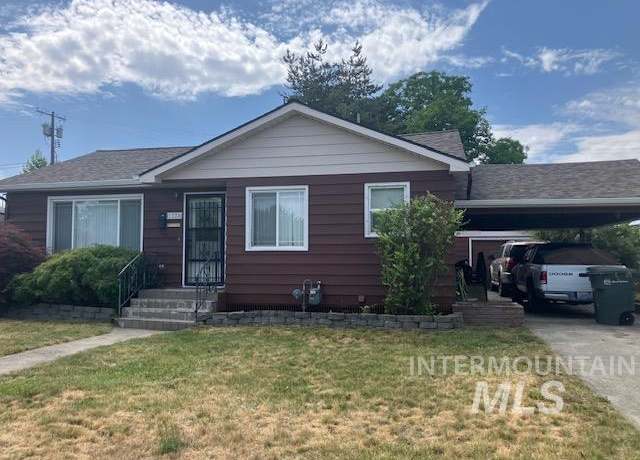 Property at 1220 11th St, Clarkston, WA 99403, 3 beds, 2 baths