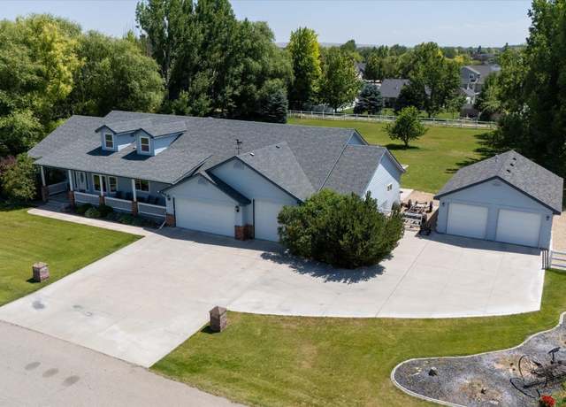 Property at 4019 E Man O War Dr, Nampa, ID 83686, 4 beds, 2.5 baths