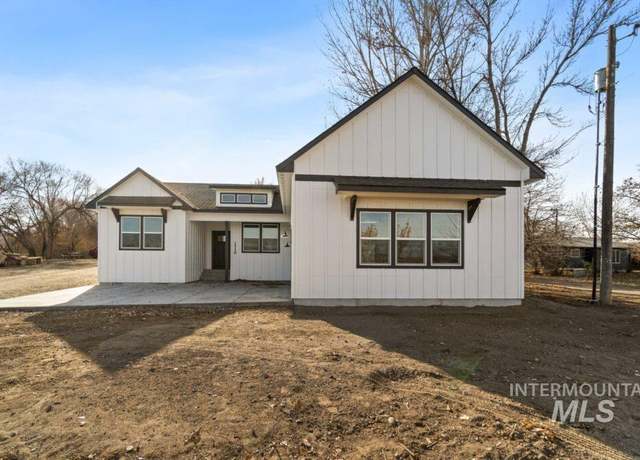 Property at 4680 SW Moonlight Ct, Mountain Home, ID 83647, 4 beds, 2 baths
