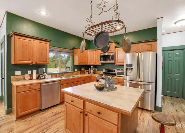 Property at 12931 Red Fir Rd, Donnelly, ID 83615, 4 beds, 2 baths
