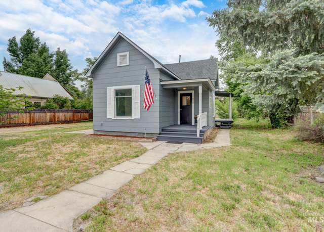 Property at 810 S Washington Ave, Emmett, ID 83617, 2 beds, 1 bath