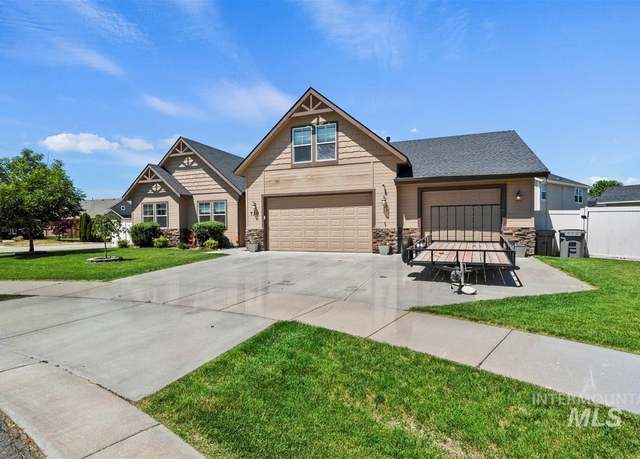 Property at 730 N Finsbury Way, Star, ID 83669, 3 beds, 2.5 baths