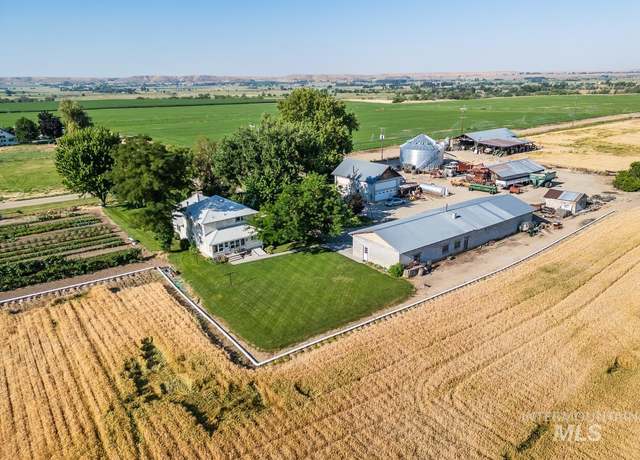 Property at 8600 Hillview Rd, Emmett, ID 83617, 6 beds, 4 baths
