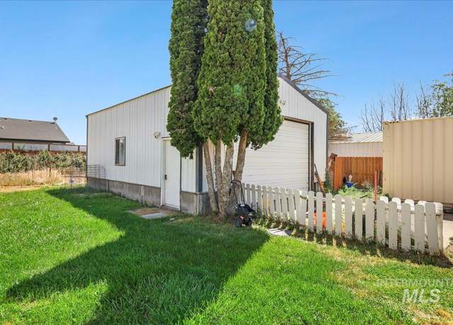 Property at 1017 Burley Ave, Buhl, ID 83316, 3 beds, 1 bath