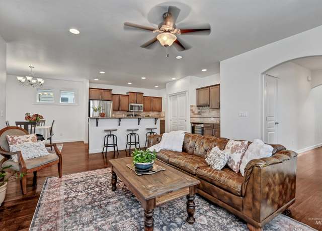 Property at 8688 W Utahna St, Boise, ID 83714, 3 beds, 2 baths