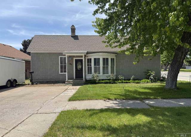 Property at 104 E B St, Shoshone, ID 83352, 2 beds, 1 bath