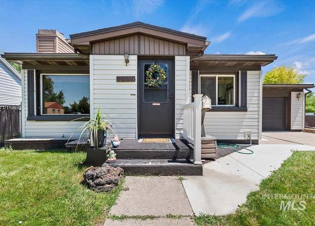 Property at 860 N 8th E, Mountain Home, ID 83647-2242, 3 beds, 2 baths