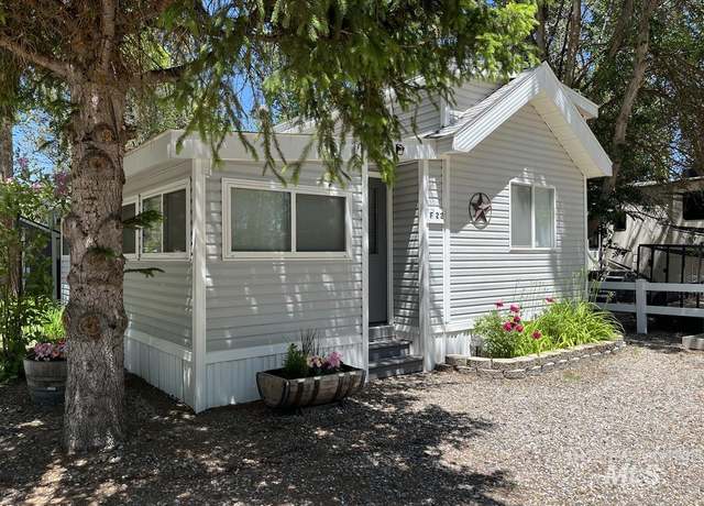Property at 20 & 22 F St, Cascade, ID 83611, 1 bed, 1 bath