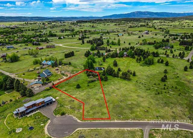 Property at 14 Comfort Ct, Mccall, ID 83638
