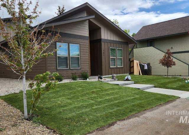 Property at 701 N 2nd Ave, Hailey, ID 83333, 3 beds, 2.5 baths